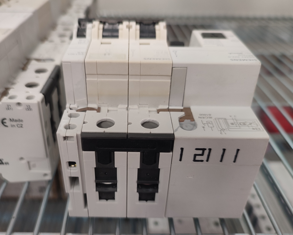 Blocco differenziale + interruttore magnetotermico + contatto ausiliario Siemens 03