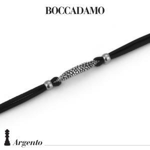 Pulsera con doble cordón de cuero negro y barra granulada