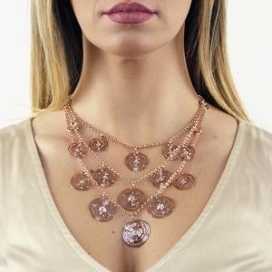 Collar de cadenas múltiples bañado en oro rosa con colgantes concéntricos y cristales