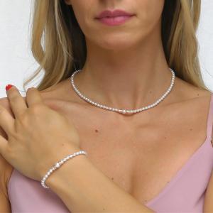 Collar bañado en oro rosa con perlas y elementos diamantados