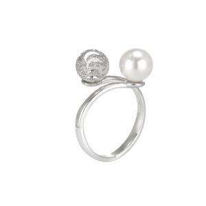 Anillo de plata con perla y esfera diamantada con efecto ondulado
