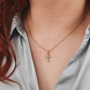 Collar bañado en oro amarillo con colgante de cruz copta y circonitas