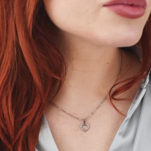 Collar con colgante de corazón y pavé de circonitas