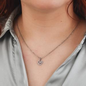 Collar con colgante de corazón, pavé de circonitas e inscripción interna