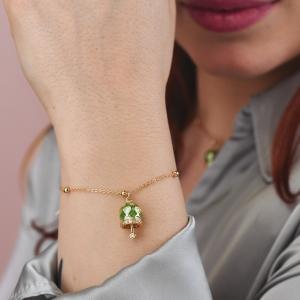 Pulsera bañada en oro amarillo con campanilla de la suerte verde