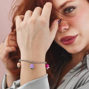 Pulsera con tres campanillas en rosa melocotón, violeta y fucsia