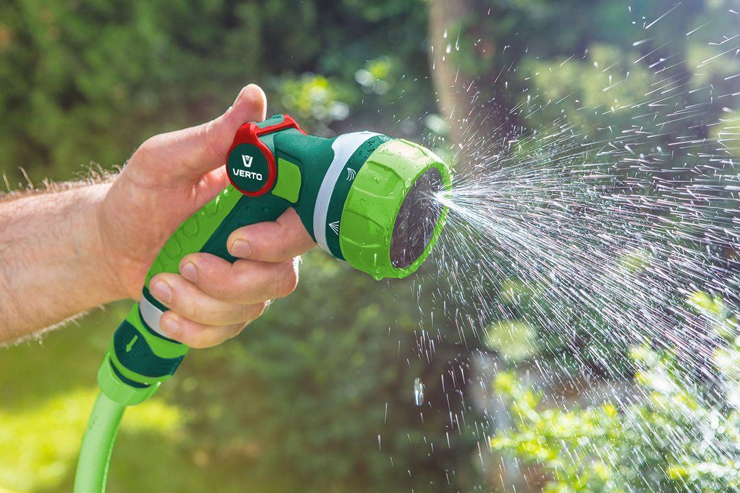 Irrigatore a pistola per giardino VERTO a 7 funzioni con pulsante di controllo a pollice